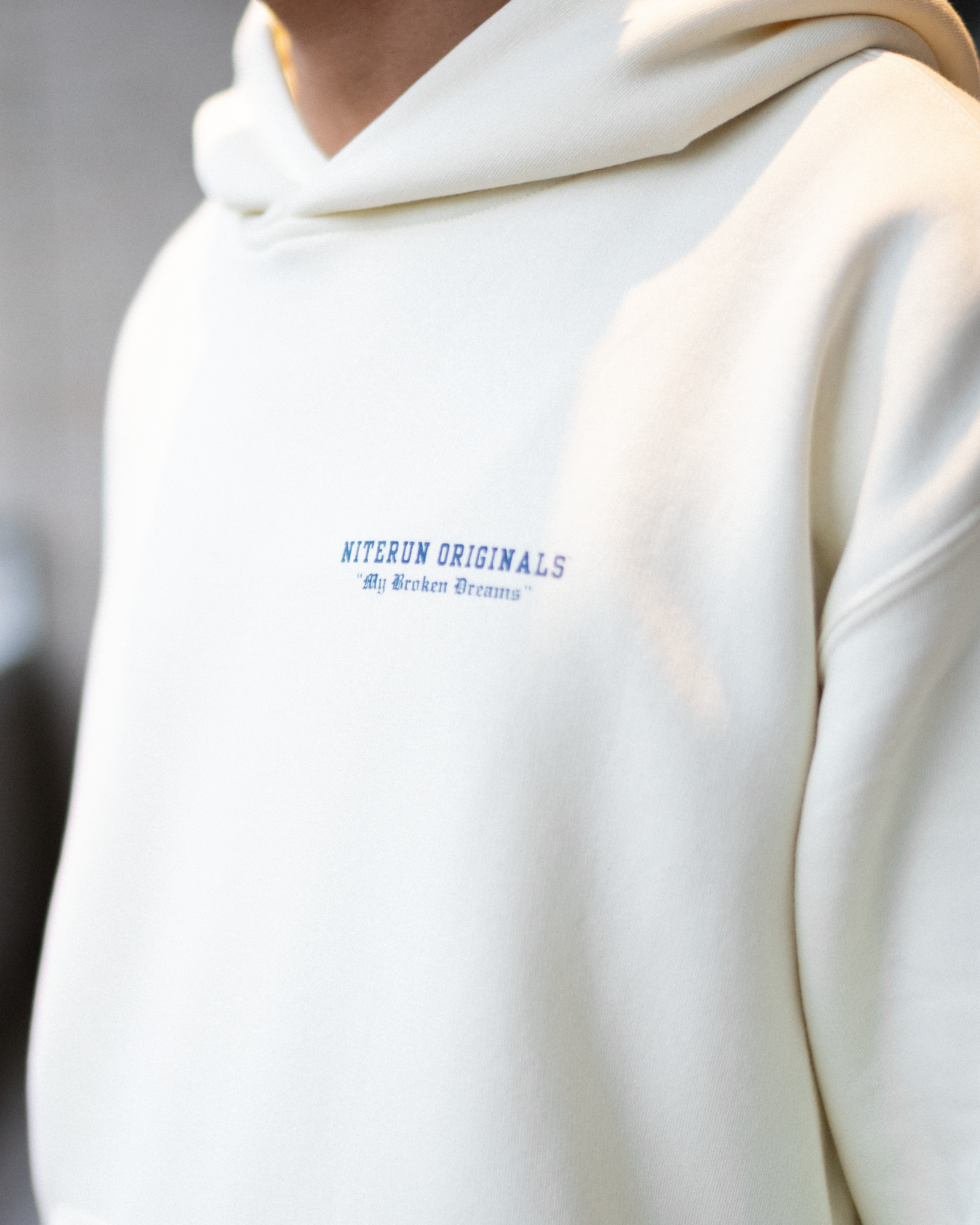 Kapuzenpullover „Broken Dreams“